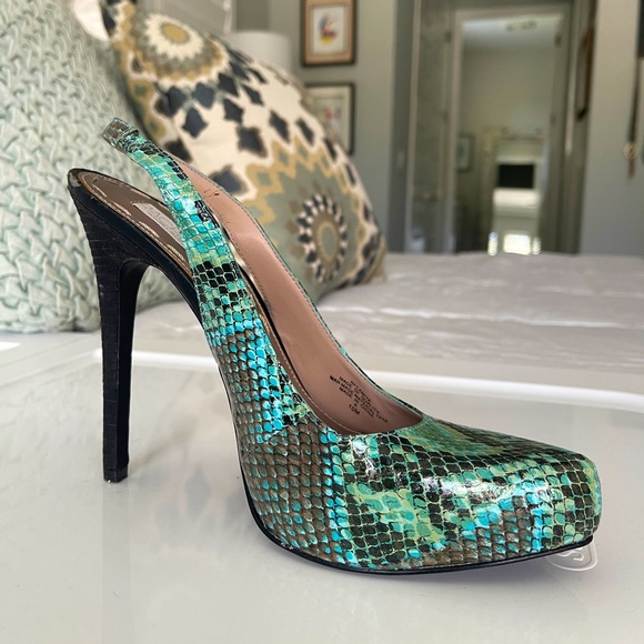 Rachel Roy snakeskin slingback pointed toe heels - Picture 4 of 9